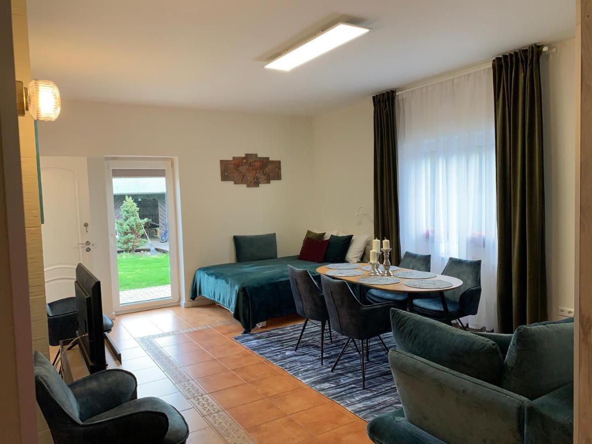 Vila Renata Laure Palanga Luaran gambar