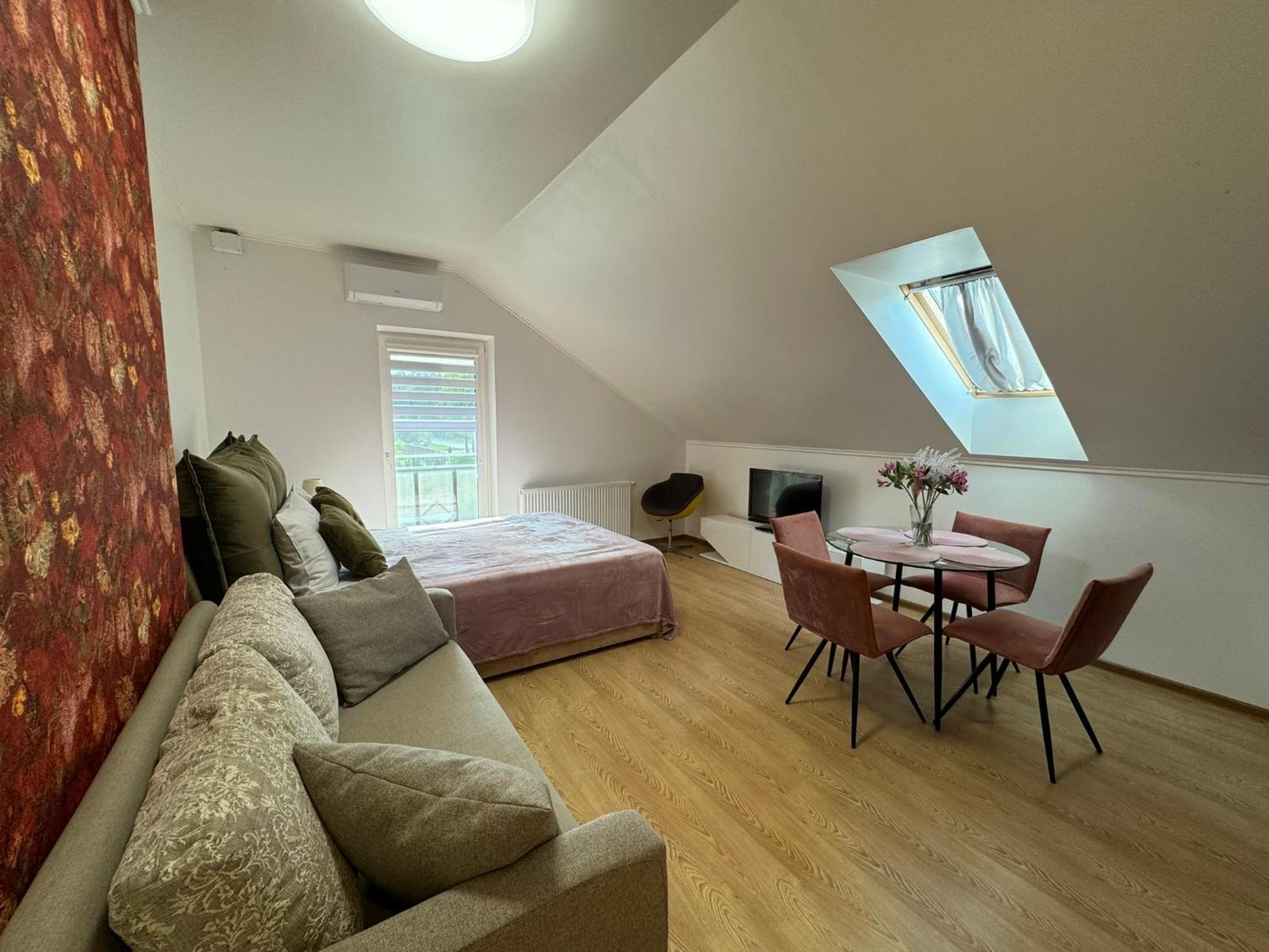 Vila Renata Laure Palanga Luaran gambar